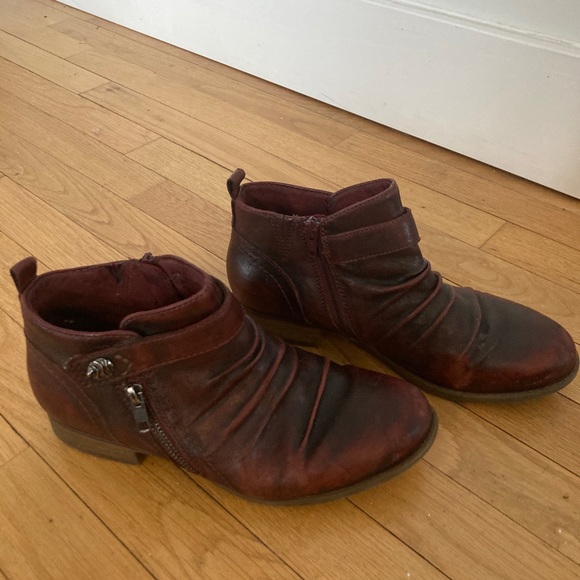 Leather ankle boots - Picture 1 of 3